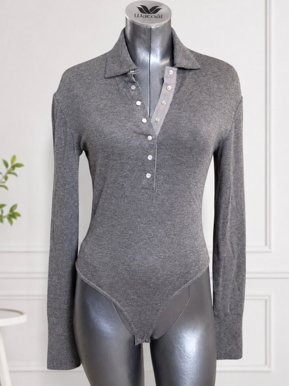 Stunning OZBEK  Gray Long Sleeve Collared Snap Bodysuit Size 6